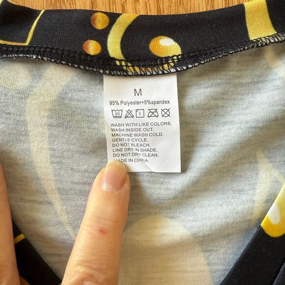 Womens Piano Keys Music Notes Graphic Tee Size M Black Gold V Neck Shirt Singer - Picture 7 of 8